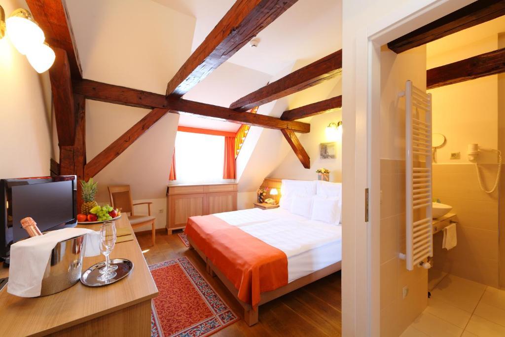 Hotel Historia & Historante Veszprem Room photo