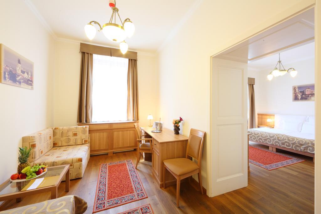 Hotel Historia & Historante Veszprem Room photo